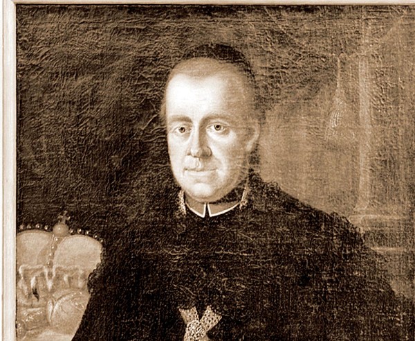 Ein Gemälde zeigt einen kahlköpfigen Mann in einer dunklen Jacke mit Orden.